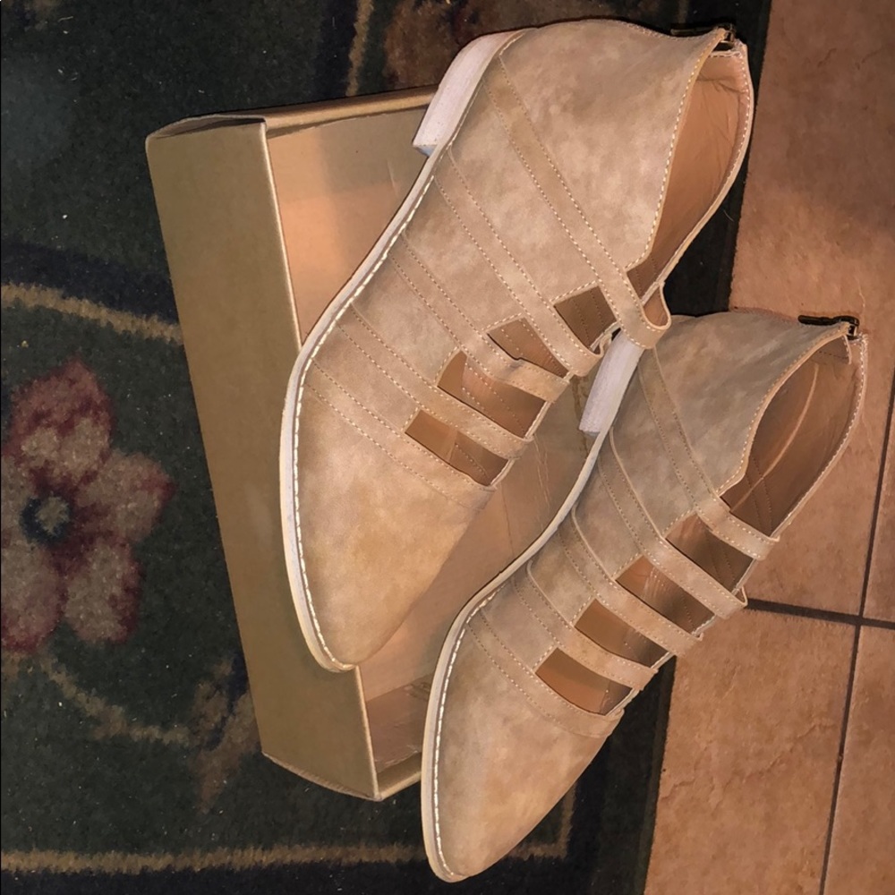 Florence ankle boot with cut